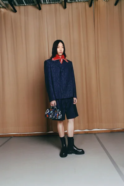 Look 18